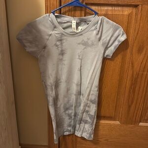 Lululemon Swiftly Tech Waist Length
Color Rhino Grey Tie Dye Limited Edition